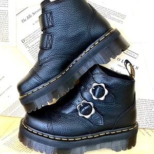 Urban Outfitters Dr Martens Devon Flower Boot Platform Black Leather